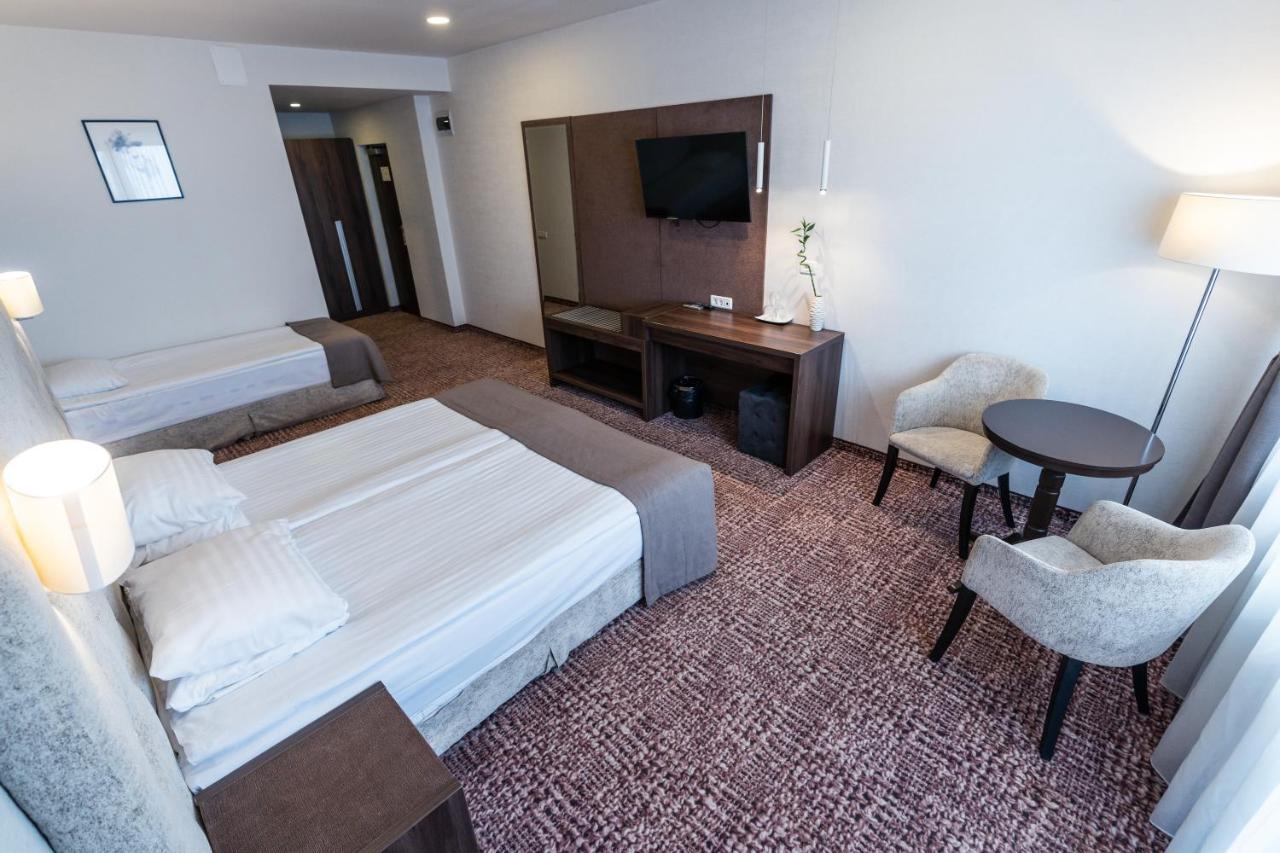 Grand Hotel Belvedere Brasov Bagian luar foto