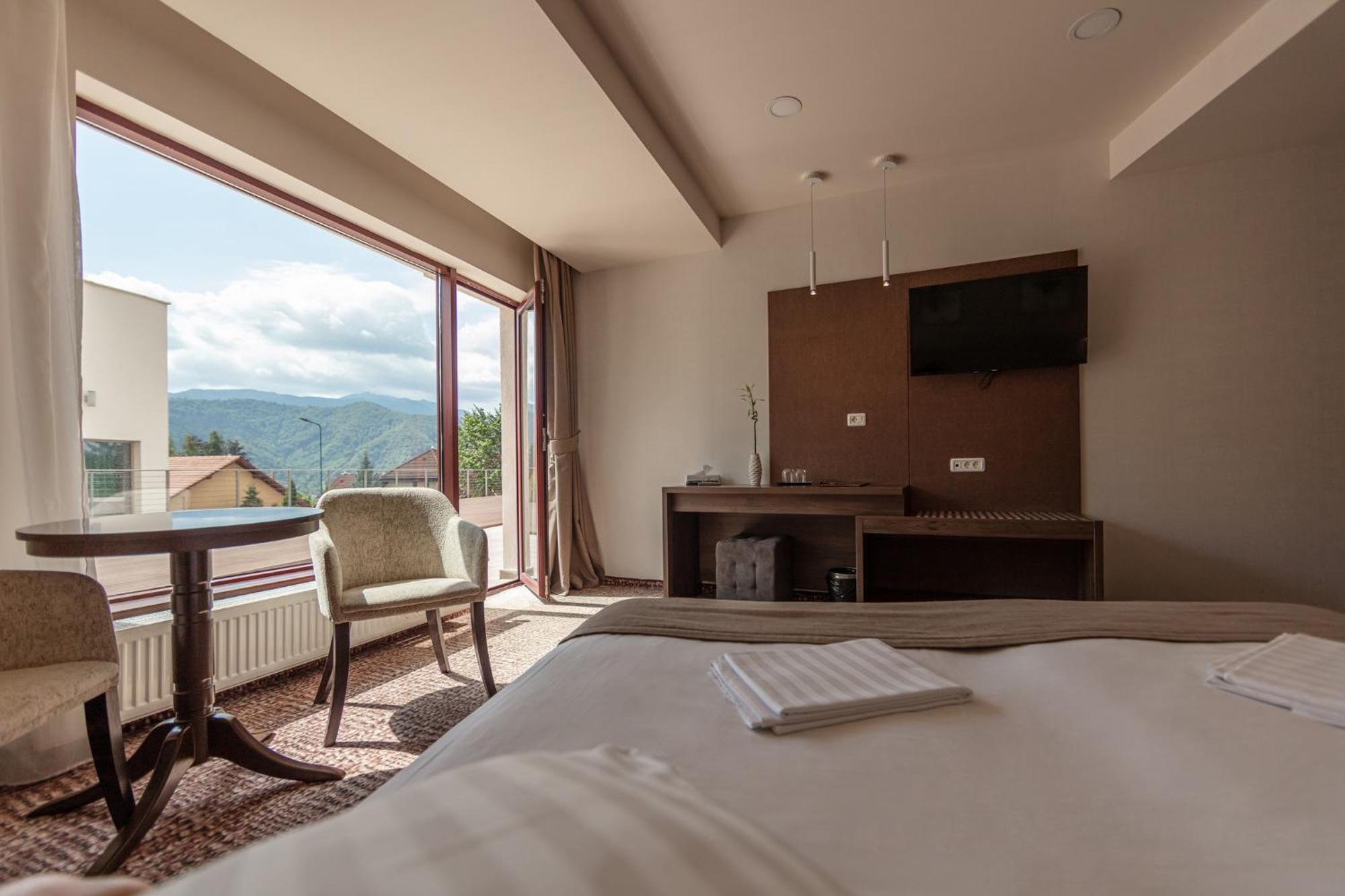 Grand Hotel Belvedere Brasov Bagian luar foto