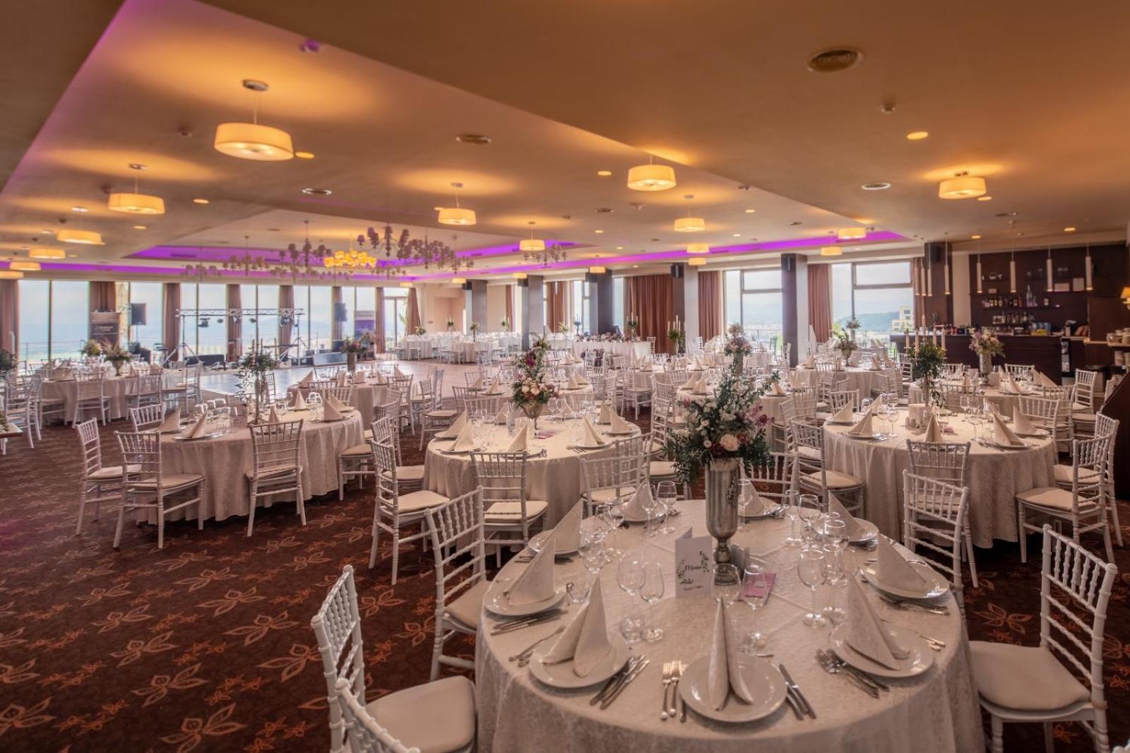 Grand Hotel Belvedere Brasov Bagian luar foto